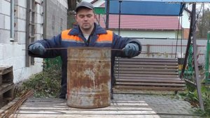 Гибка металлических дуг для укрытия винограда.