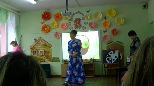 Утренник 8 Марта в средней группе "Почемучки" (воспитатели : Навроцкая Н.Ю., Мауль М.В.)