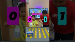 Переверни бутылку 1 || Мисс Каусар vs Папа || Bottle Flip Battle 1 #tablegames #bottleflip