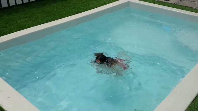 Swimming endlessly in Hydro One Fiberpool, model Redang смотреть онлайн