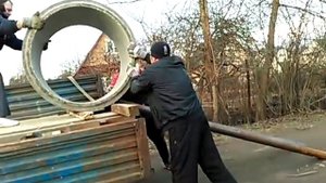 Выгрузка бетонного кольца по супер технологии )