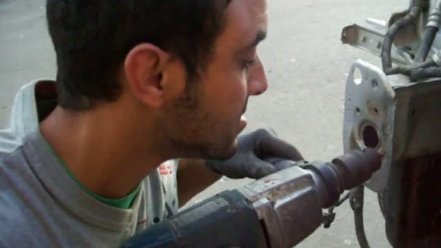 drilling by center drill on Kia Picanto 2009 ,part1 смотреть онлайн