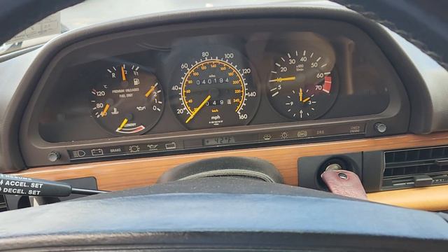 1989 Mercedes-Benz 300se cold start смотреть онлайн