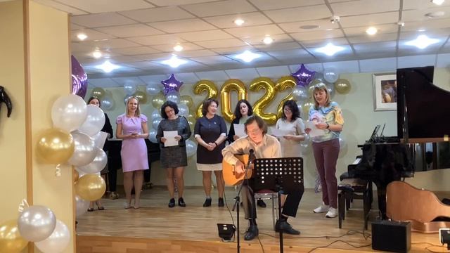 Музыкальное поздравление от родителей выпускников.