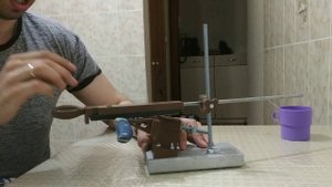 Точилка для ножей с поворотным механизмом.