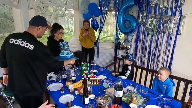 Арсений на дне рождения Платона😀🎂🎉🎁
