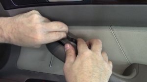 Как снять обшивку двери на Audi A6 allroad quattro 2002г