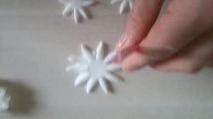 Снежинки из мастики для украшения торта