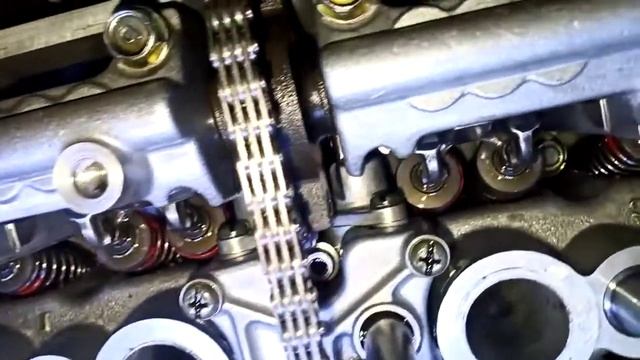 Как работает Suzuki GSF250 Bandit с изменяемой системой ГРМ.