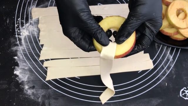 Яблоки в слоеном тесте запеченные в духовке - лучший рецепт! смотреть онлайн