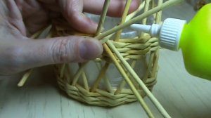 Подсвечник - фонарик из бумажной лозы или газетных трубочек с банкой внутри