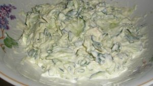 Салат из редьки с огурцом и зеленым луком