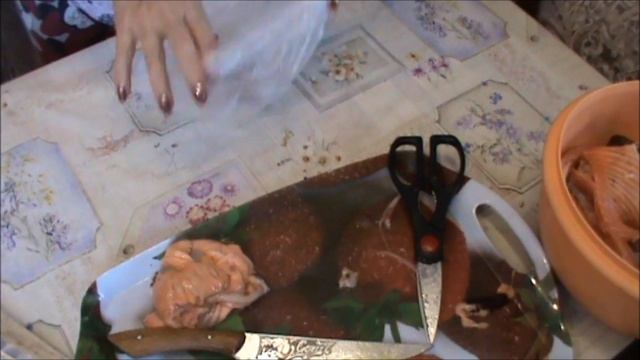 VLOG/ Форель из Карелии с шикарным бонусом/ Разделываю рыбу, солю икру и болтаю... смотреть онлайн