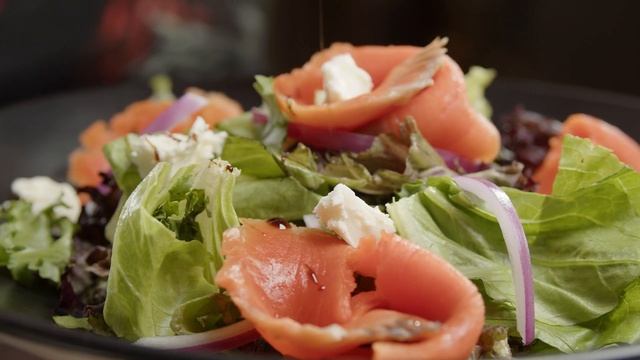 Салат с неркой и вялеными томатами