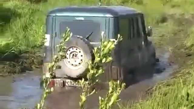 УАЗ  -  Болотный спор ! 