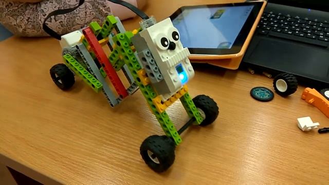 WeDo 2.0. Ползущая гусеница смотреть онлайн