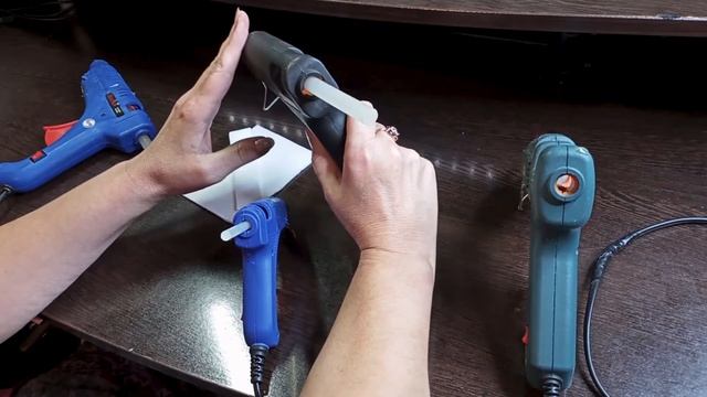 Как клеить пенопласт клеевым пистолетом