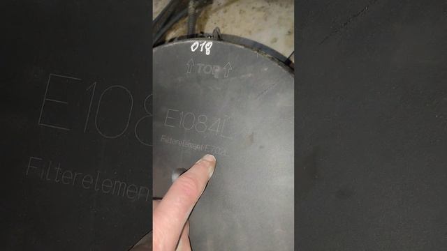 Замена фильтра двигателя DAF XF 105 смотреть онлайн