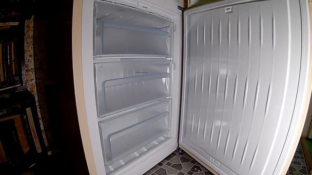 Холодильник Liebherr CNbe 4313-20 стоит в коридоре 6 марта 2020 года, исходник, 1440p смотреть онлайн