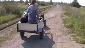 Мотоблок Caiman Vario как средство передвижения по деревне.