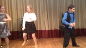 Смешные танцы в школе