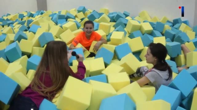 Попрыгаем на батуте? смотреть онлайн