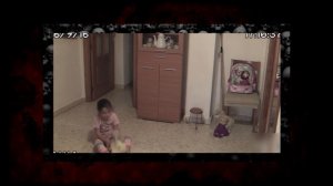 Ожившая кукла в детской комнате