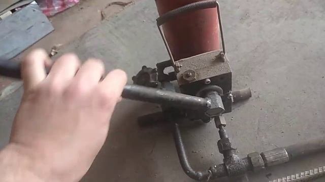 Гидроцилиндр своими  руками из подручных материалов .