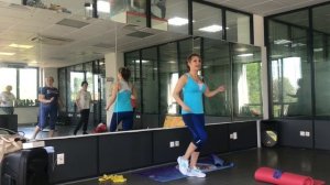 Как танцевать пенсионеру.Простые движения для дискотеки. Дискотека 90х для пенсионеров.