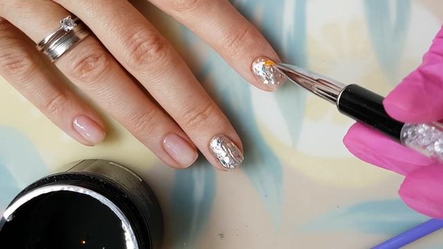 Сверкающий текстурный дизайн ногтей, аквариумные ногти, дизайн на правой руке смотреть онлайн