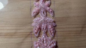 Вышивка ручной работы, выполнена люневильским крючком