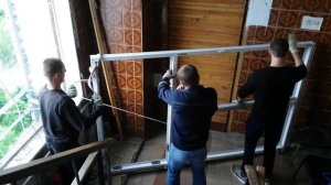 Как затаскивать окно в проём при подъеме на 60 метров лебедкой (таль  тельфер)