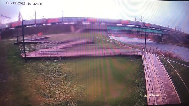 ЭП1М с пассажирским поездом около станции Грязи-Воронежские #поезд #город #перегон #грязи #эп1м смотреть онлайн