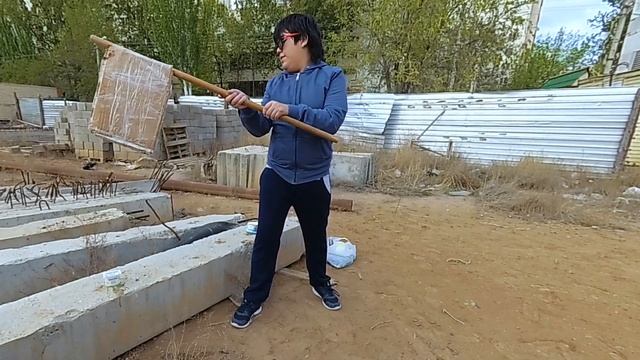 МОЛОТОК ИЗ КАРТОНА РАЗРУШАЕТ ВСЕ НА СВОЕМ ПУТИ! смотреть онлайн