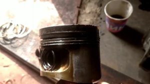 Сломаны перегородки на поршне. Двигатель Нива 1.7.