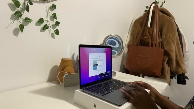 Early Christmas gift + Unboxing my new 2021 13” MacBook Pro M1 + terrible first attempt at ASMR смотреть онлайн