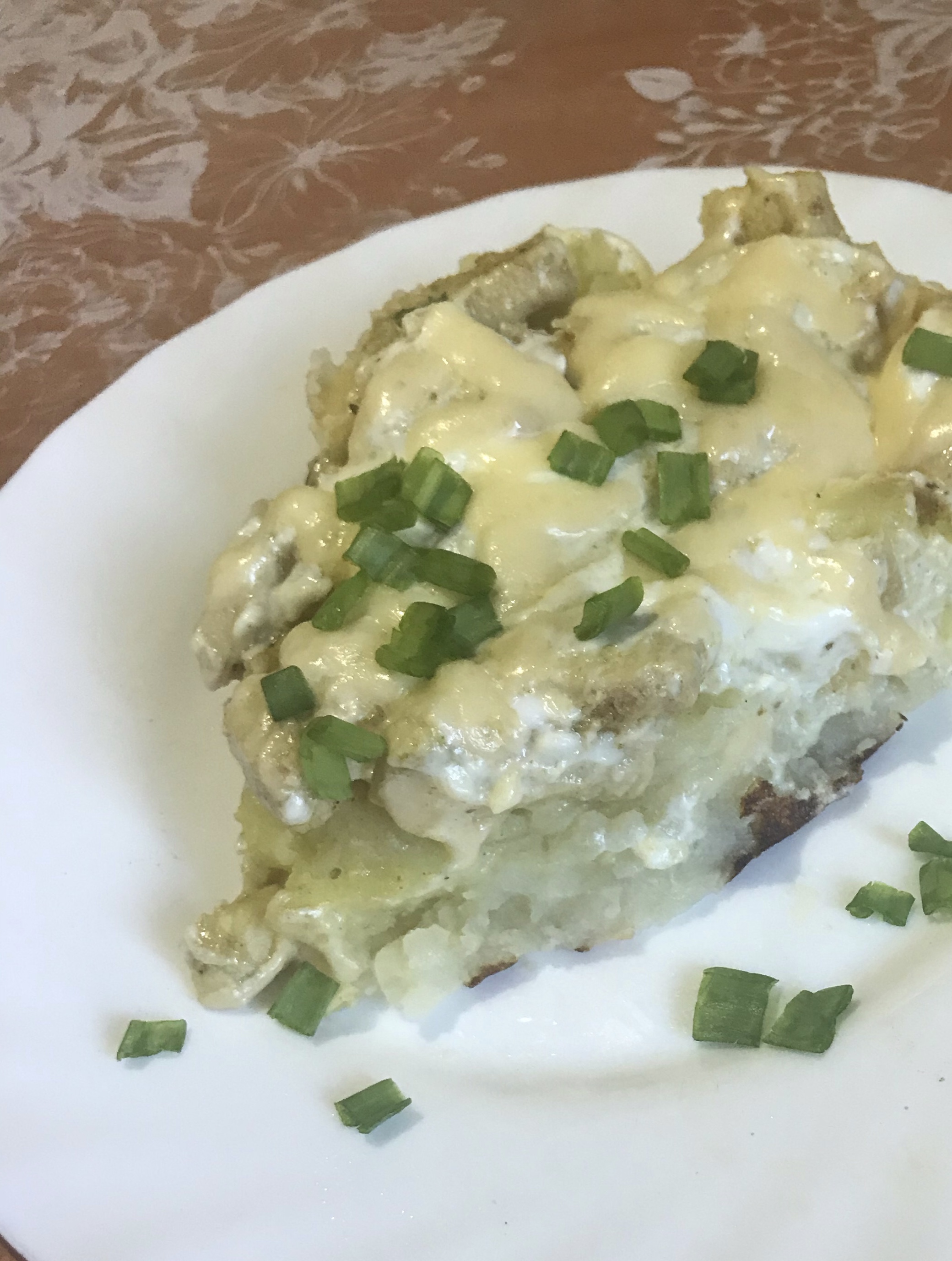 Запеканка из картофельного пюре и курицы на сковороде ?