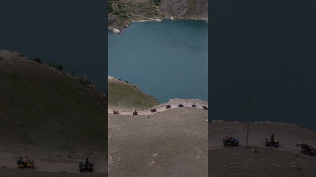 озеро в горах Кавказа