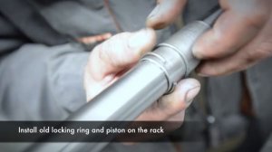 Special tool for fixing on the rack used (cut-away) piston