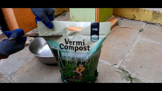 Vermi-Compost fertilizer by Ugaoo Gardenia brand | Unboxing and Review 2021