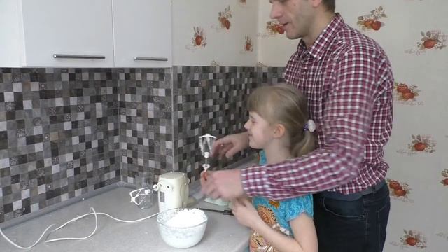 София готовит безе с папой. Как приготовить безе дома? Рецепт безе в домашних условиях. Дети готовя смотреть онлайн