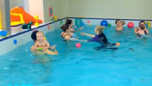 Как научить ребенка плавать?-Обучение плаванию в бассейне в Минске для детей (Курсы,Секция,занятия)