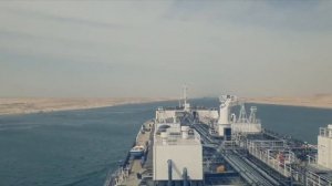 Проход танкера по Суэцкому каналу.