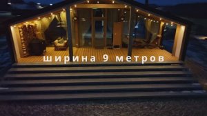 Крыльцо на сваях у деревянного одноэтажного дома
