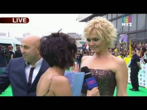 ВАЛЕРИЯ. Красная дорожка + интервью. Муз-ТВ 2010
