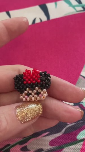 Мини Маус из бисера фигурка в технике крестик