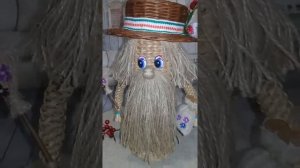 Вот такого симпатичного домовенка сплела из газетных трубочек.