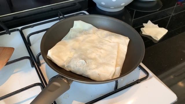 ГОТОВИМ ТУРЕЦКИЕ ЛЕПЕШКИ ГЕЗЛЕМЕ? с СЫРОМ, ЗЕЛЕНЬЮ и КАРТОШКОЙ? ВИДЕО РЕЦЕПТ на СКОВОРОДЕ из ЮФКИ