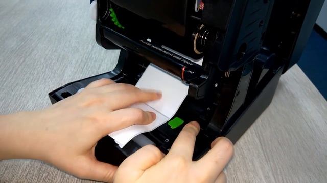 TSC TE200/TE300 Desktop Printer: Loading the media