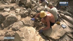 Восемь крупных гробниц обнаружили на раскопках в горах Красной Поляны